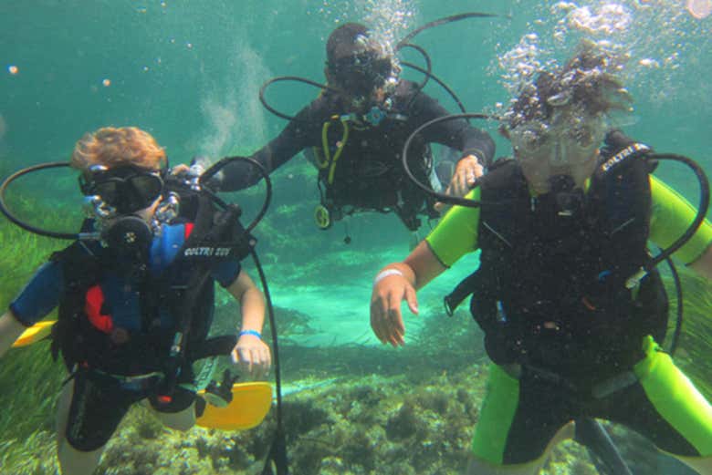Plongeurs dans les eaux de Formentera
