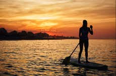 Paddle surf al atardecer 
