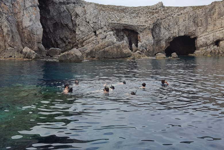 Discover the sea caves in the north of Menorca