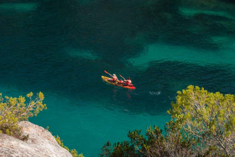 Surcando las aguas turquesas de Menorca