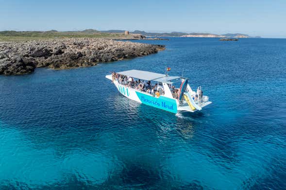 Passeio de barco pelas calas do norte de Menorca