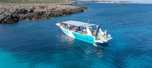 Paseo en barco por las calas del norte de Menorca