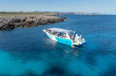Passeio de barco pelas calas do norte de Menorca