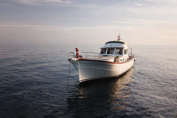 Paseo en barco menorquín por Fornells
