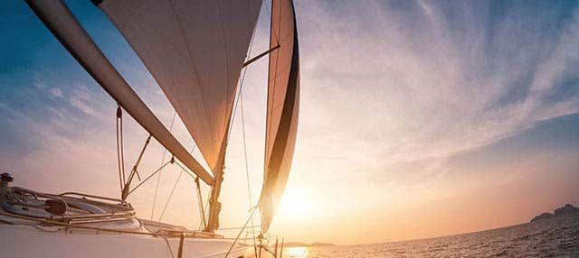 Passeio de barco a vela ao entardecer por Fornells