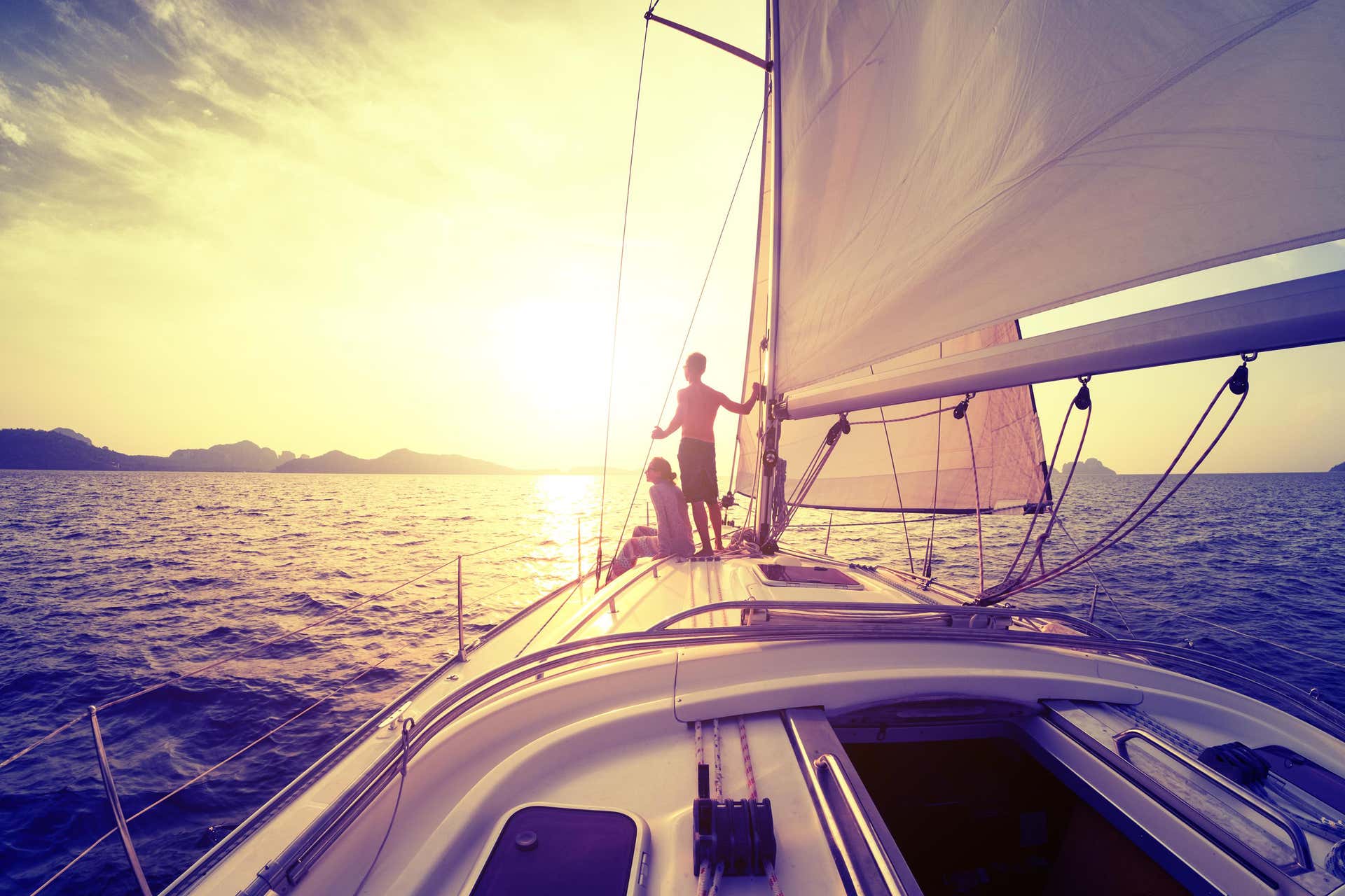 Paseo en velero al atardecer por Fornells