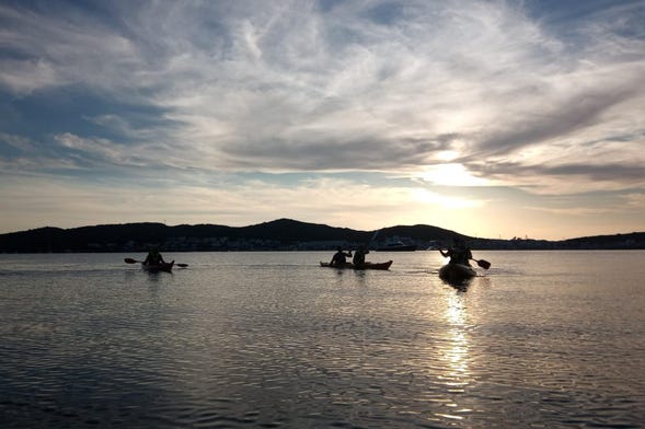 Tour in kayak con snorkeling al tramonto a Fornells