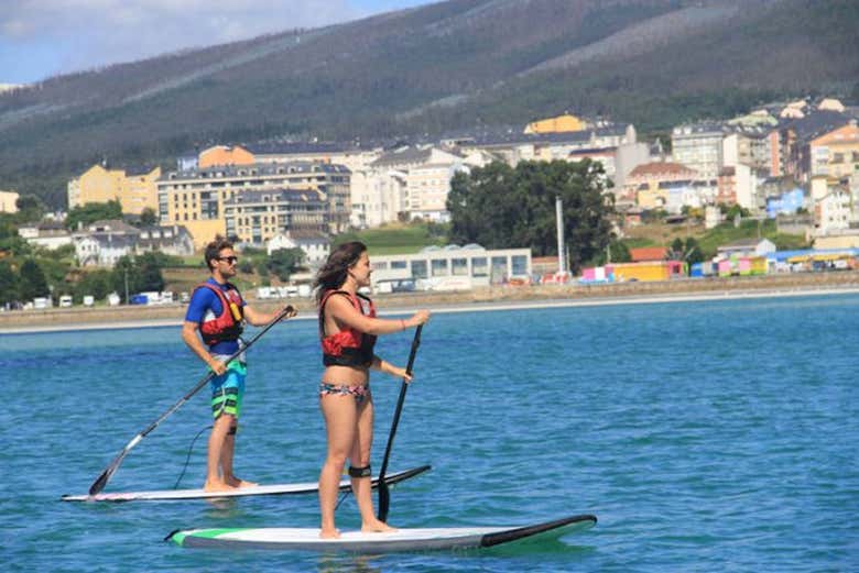A group enjoying the paddle surf class