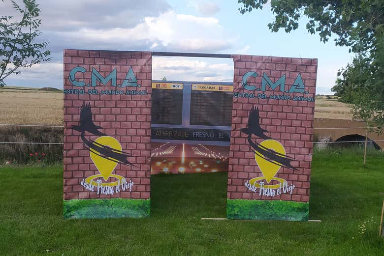 Entrada a la pista de aterrizaje de Avu