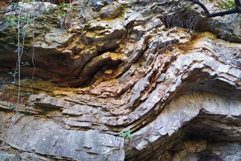 Plegamiento en las rocas de Peña Escrita