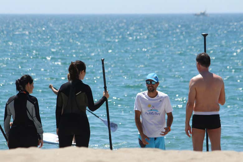 Aprendiendo a practicar paddle surf en Fuengirola