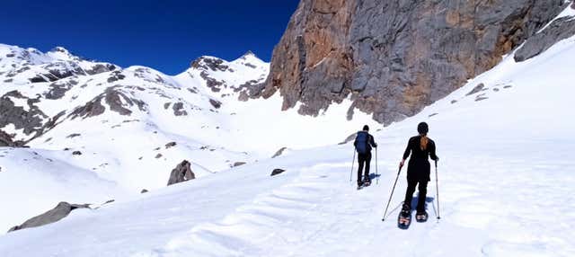 Paseo con raquetas de nieve por los Picos de Europa