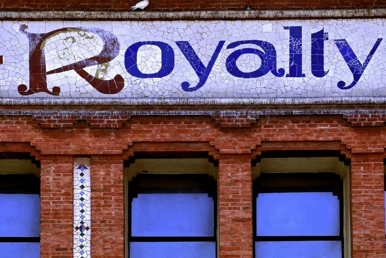 Fachada del antiguo Gran Cine Royalty