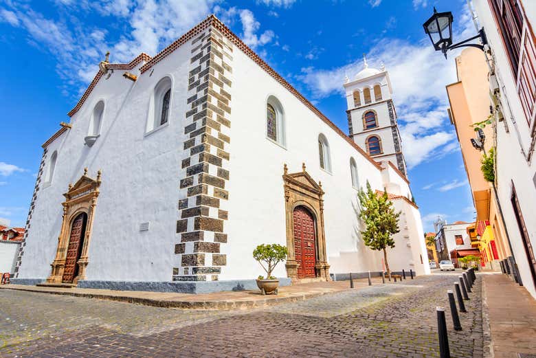 Ammirando la chiesa di Santa Ana