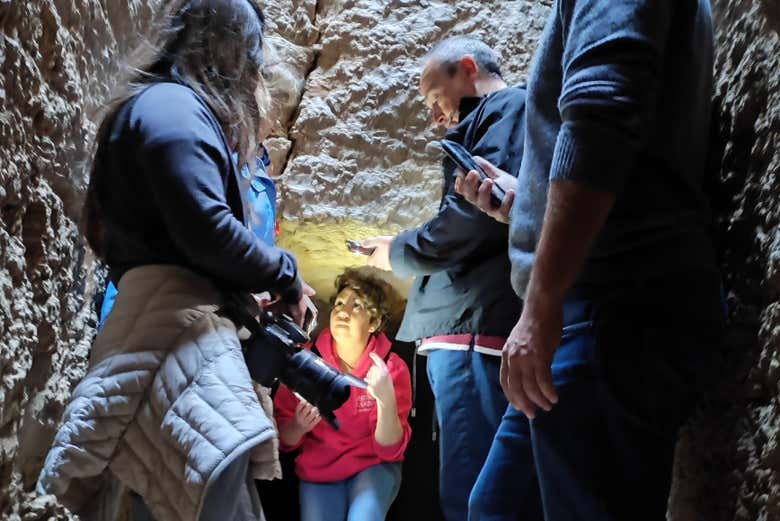 Entraremos em várias grutas do aqueduto
