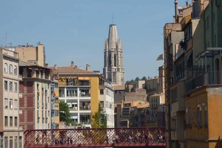Vistas com a Basílica de San Feliu ao fundo