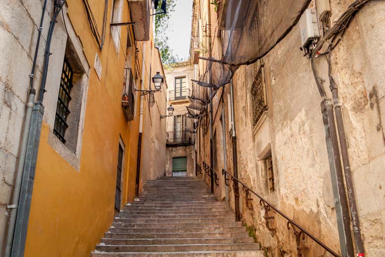 Desfrutando do free tour pelo bairro judeu de Girona