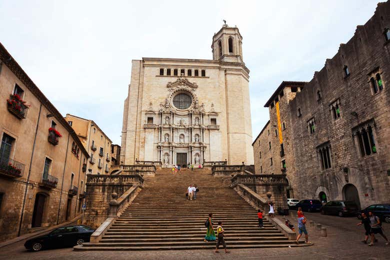 Catedral de Girona vista da parte inferior da escada