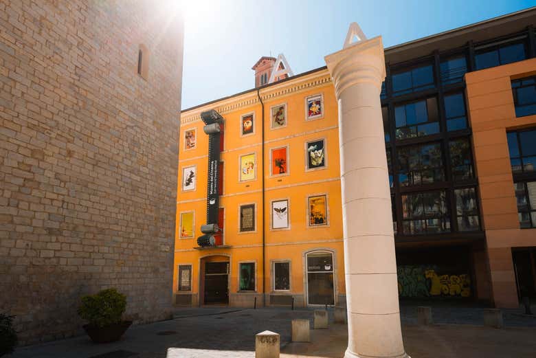 Fachada exterior del Museo del Cine