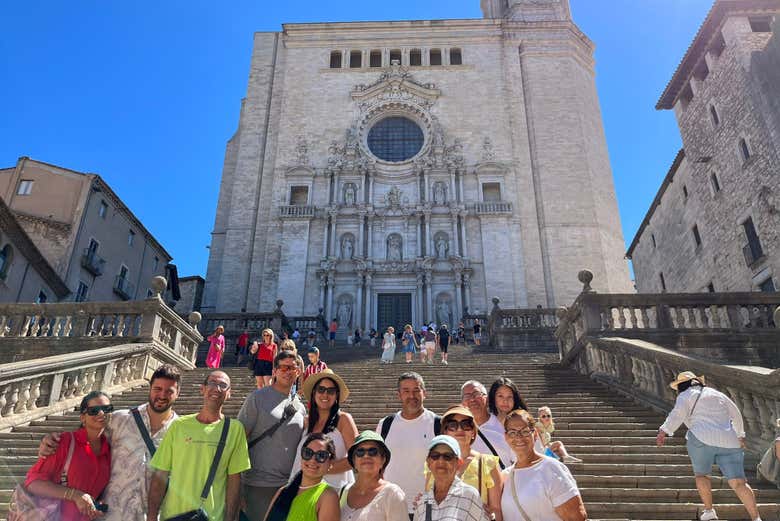 Foto de grupo em frente à Catedral