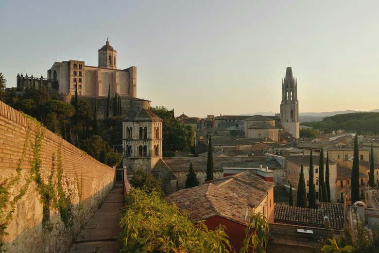 Passearemos pela muralha de Girona