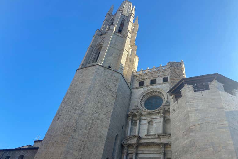 Admirez la cathédrale de Gérone