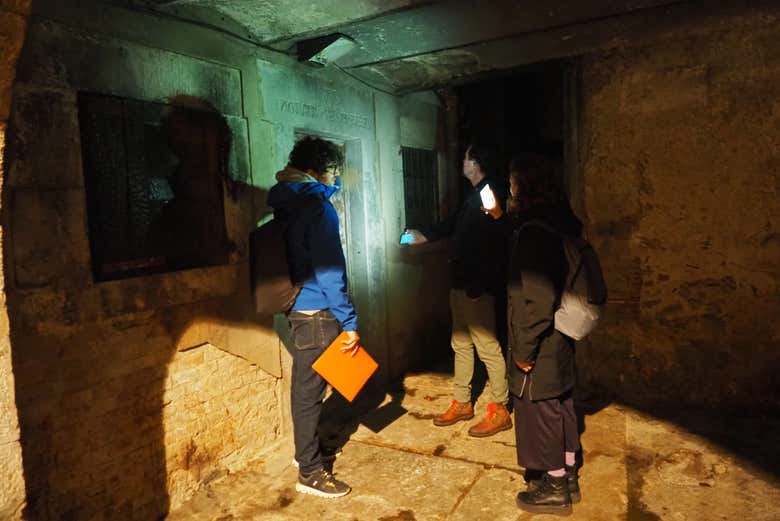 Desfrutando do free tour noturno por Girona