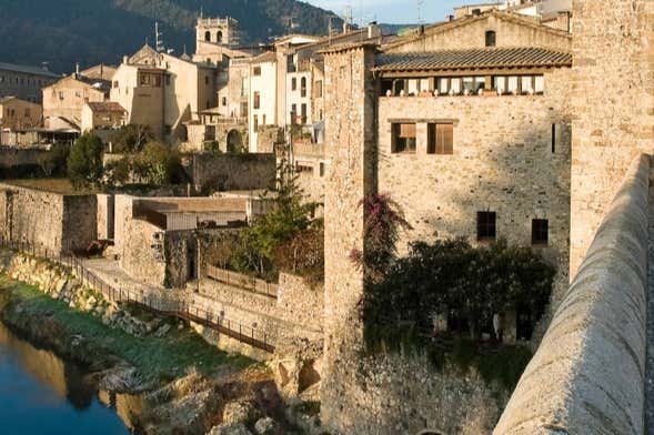 Tour por Gerona y Besalú de día completo