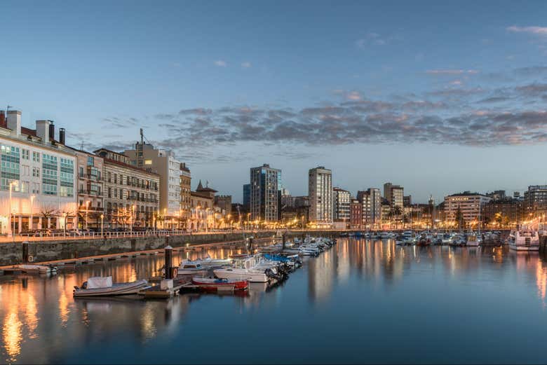 Anochecer sobre el Puerto Deportivo de Gijón