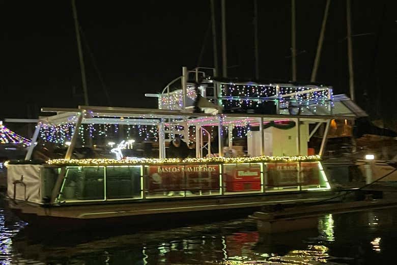 El barquito decorado con luces 