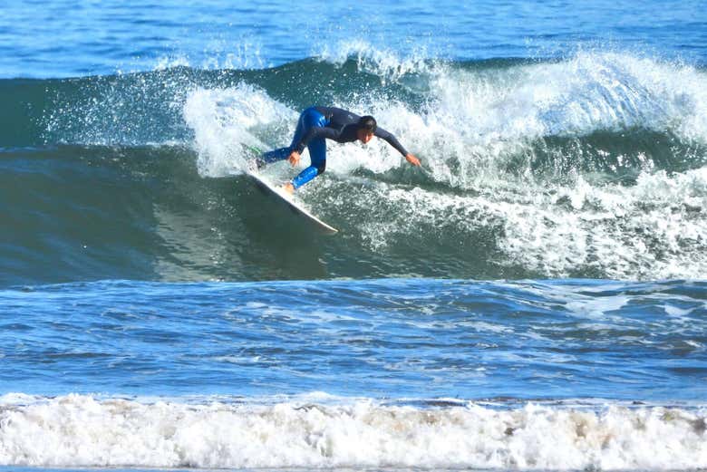 Disfrutando del curso de surf