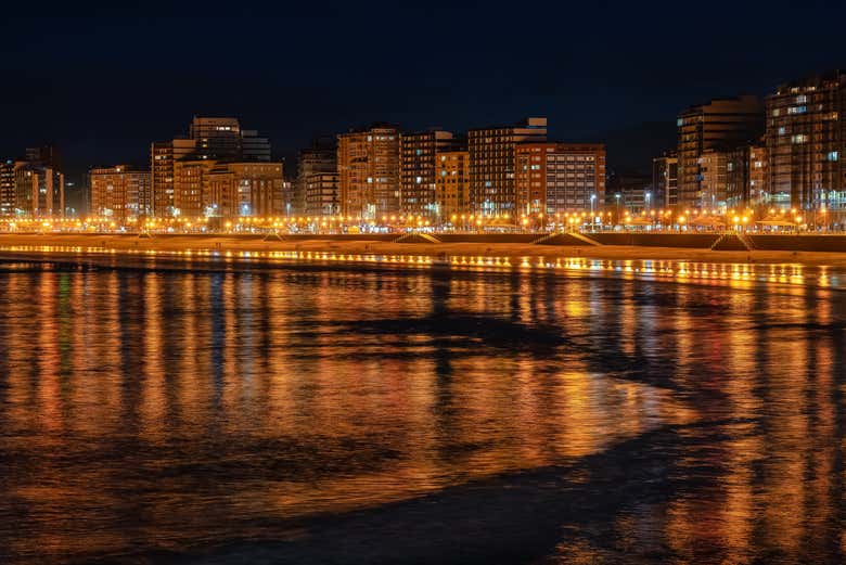 Costa de Gijón al anochecer 