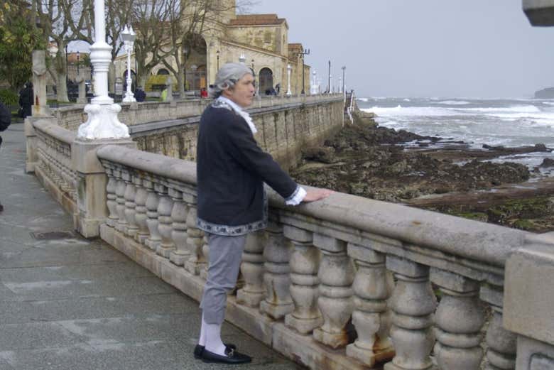 Jovellanos contemplando la playa de San Lorenzo