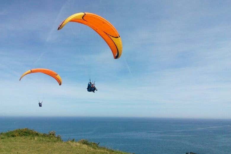 Voo de parapente de dois lugares