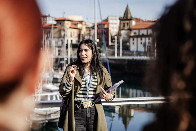Guía explicado en el puerto de Gijón.