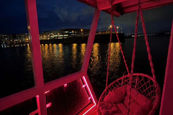 Paseo nocturno en barco por Gijón