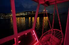 Paseo nocturno en barco por Gijón