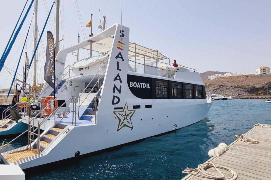 Paseo en barco por la costa de Tuineje