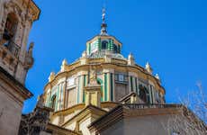 Entrada a la Basílica de San Juan de Dios con audioguía
