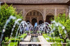 Entradas a la Alhambra con audioguía + Tour panorámico por Granada