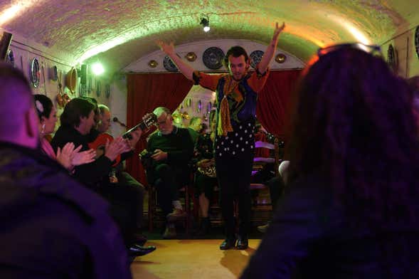 Espectáculo en la Cueva Flamenca La Comino
