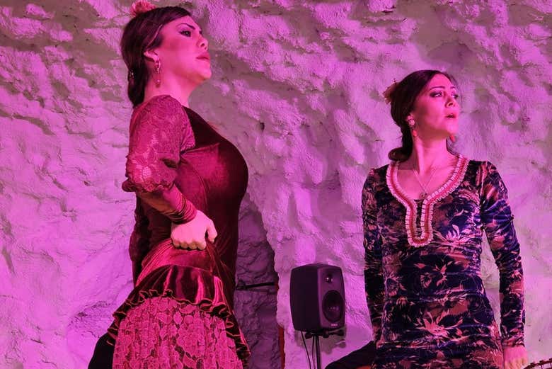Experience authentic Spanish culture in the Albaicín neighborhoo
