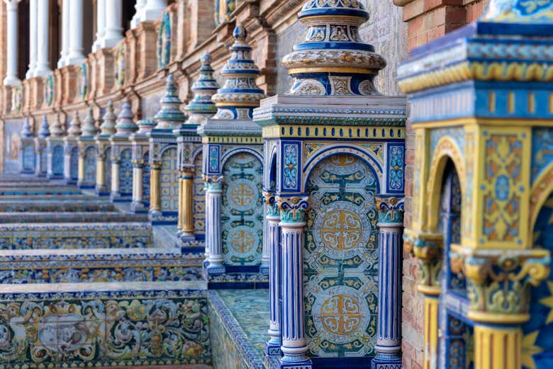 Les célèbres carreaux de la Plaza de España