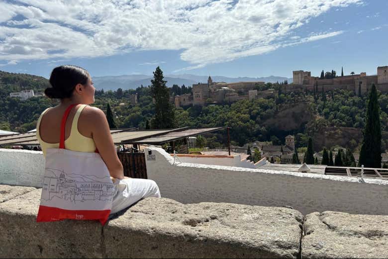 Con la Alhambra de fondo