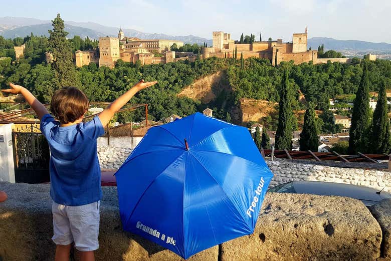 Contemplez l'Alhambra depuis le mirador de San Nicolás