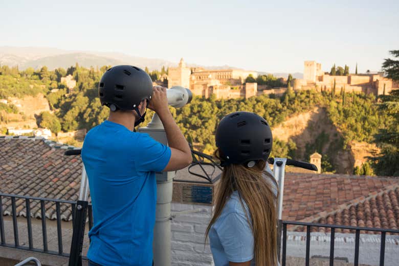 Contemplando a Alhambra do mirante de San Nicolás