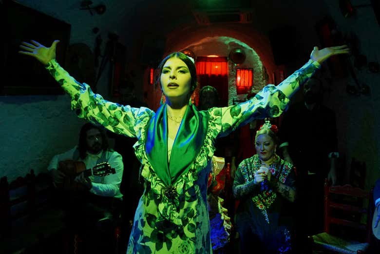 Una bailaora durante la zambra gitana