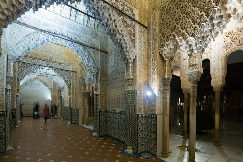 Vous pourrez apprécier la décoration de l'Alhambra