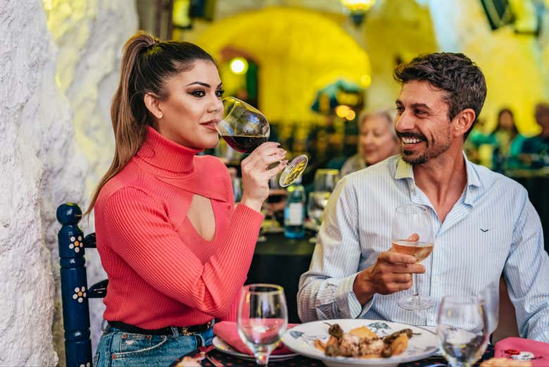 Disfrutando de la cena en el tablao