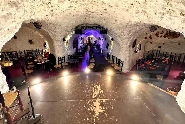 Visit a tablao flamenco inside a cave in Granada